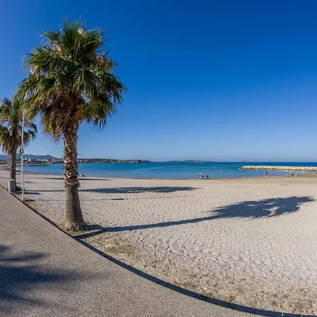 T2 With Shared Pool In Six-Fours-les-Plages